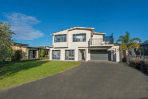 Pauanui Hangar Retreat - Pauanui Holiday Home, Pauanui